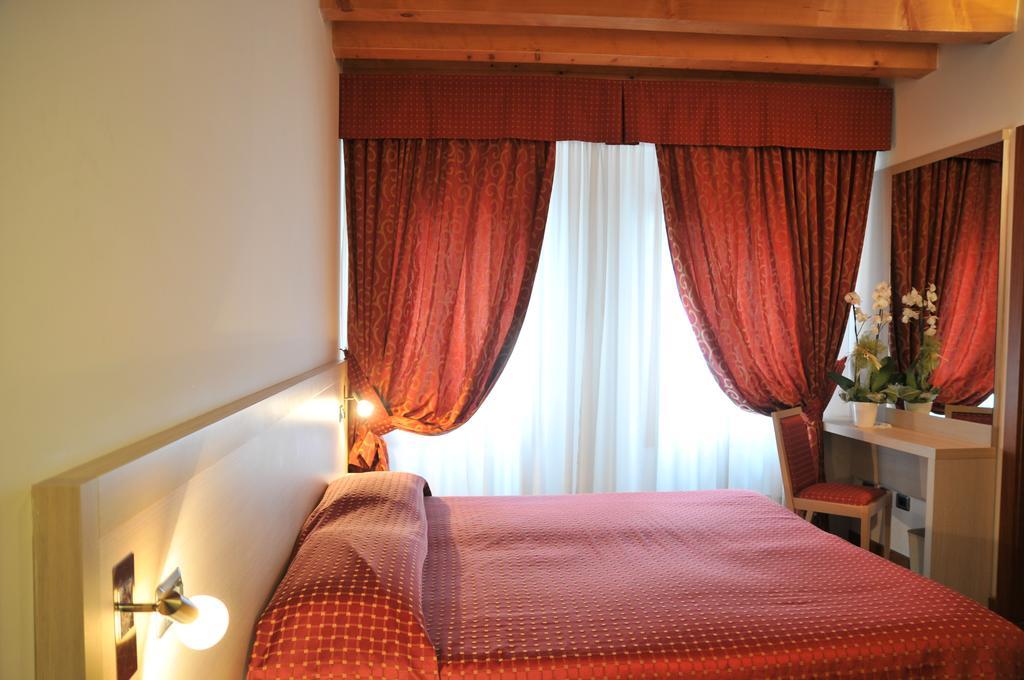 Hotel 5 Colonne Mirano Bagian luar foto